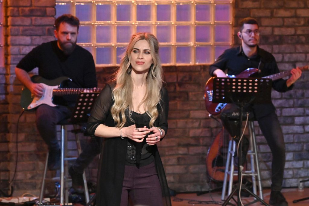 Παρέα με τον Γιώργο Κουβαρά – Αφιέρωμα στον Μανώλη Λιδάκη