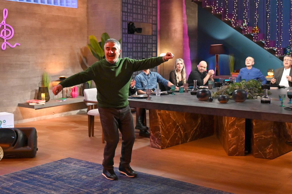 Παρέα με τον Γιώργο Κουβαρά – Αφιέρωμα στον Μανώλη Λιδάκη