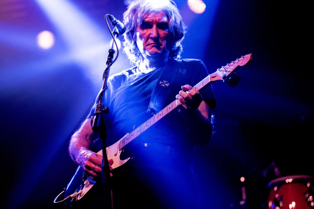 Οι Dire Straits Legacy στο ΕΡΤNews.gr λίγο πριν επιστρέψουν στην Ελλάδα: «Η ενέργεια του ελληνικού κοινού δε ξεχνιέται»