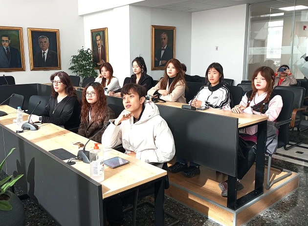 Μαθητές από την Κίνα στο Δημαρχείο Ρεθύμνου