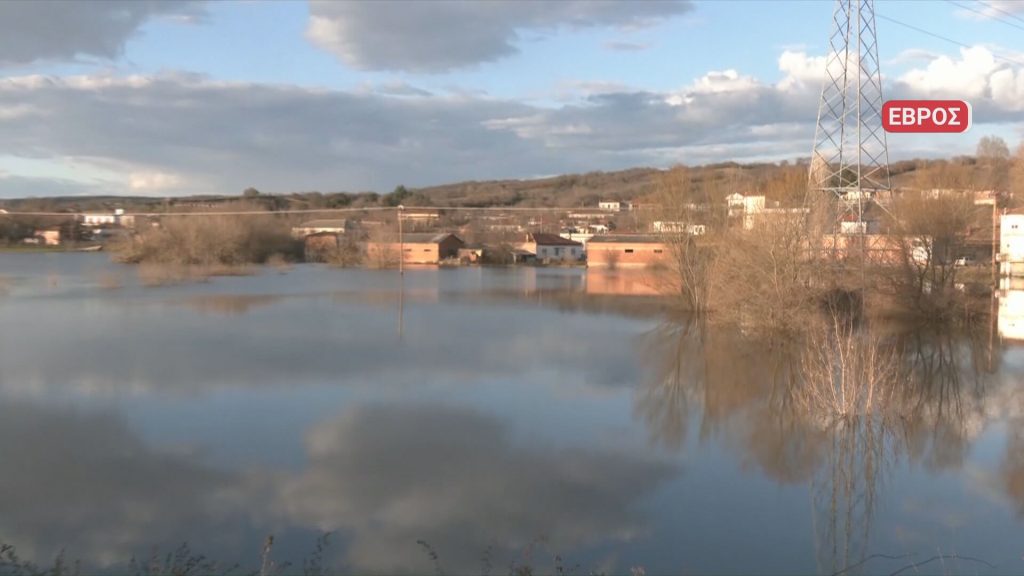 Σε κατάσταση «κόκκινου» συναγερμού εώς την Παρασκευή ο Έβρος – «Μάχη» για να μην σπάσει το ανάχωμα στο Τυχερό