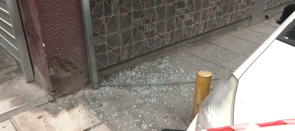 Έκρηξη από γκαζάκια στο Ελευθεριακό Στέκι «Βικτουάρ» στη Θεσσαλονίκη– Υλικές ζημιές σε κατάστημα και όχημα