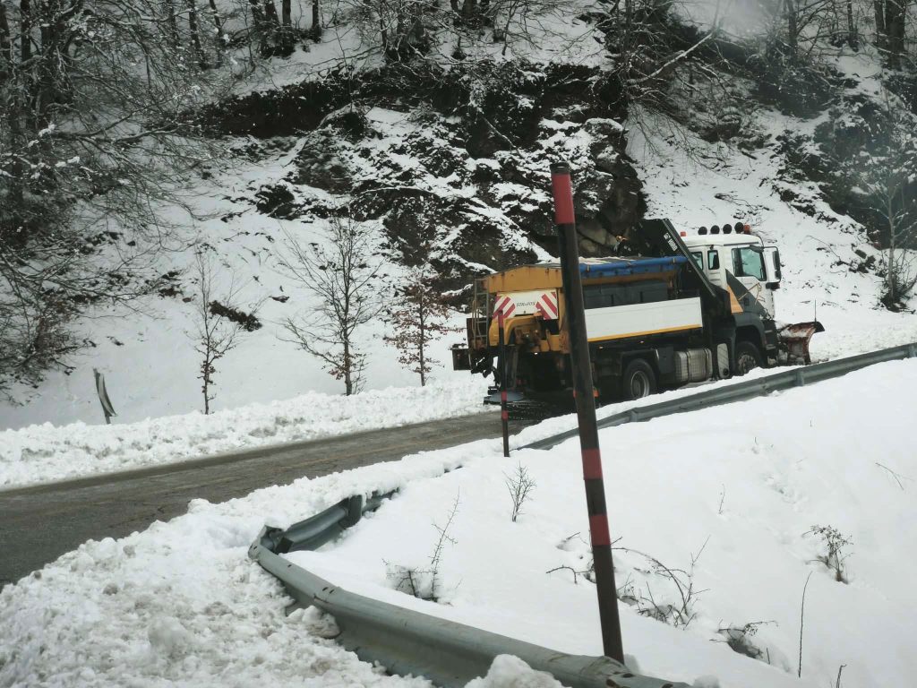 Στα λευκά τα ορεινά του Νομού Ιωαννίνων – Χωρίς προβλήματα η κίνηση των οχημάτων