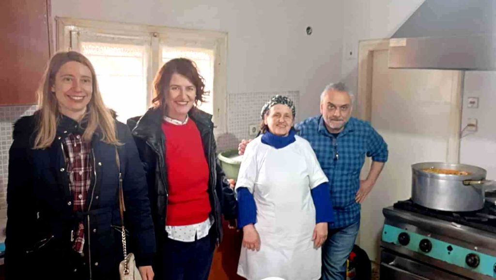 Τον Σύλλογο «Ελπίς» ενίσχυσε το τμήμα Γεωπονίας του ΕΠΑΛ Τυρνάβου