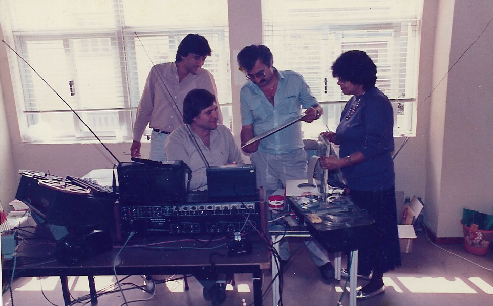 Παγκόσμια Ημέρα Ραδιοφώνου: Μνήμες, ιστορία και συμβουλές ζωής από τον πρώτο εκφωνητή της ΕΡΤ Καλαμάτας Μιχάλη Κυριακίδη