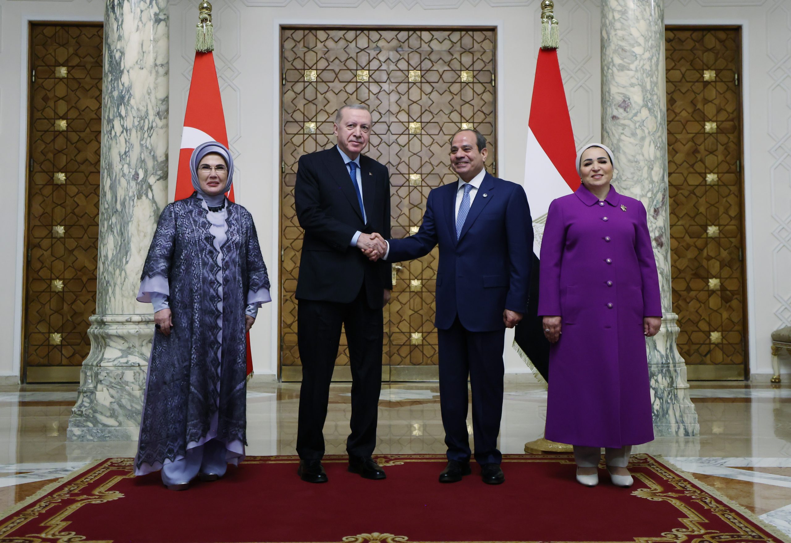 Επίσκεψη Ερντογάν στην Αίγυπτο – Συναντήθηκε με τον Αλ Σίσι στο Κάιρο