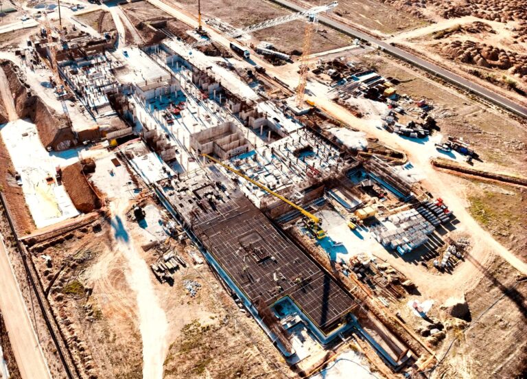 ergasies-kataskevis-nosokomeioy-komothnhs-stavros-niarxos-768x552