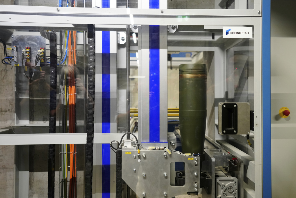 Politico: Με αντίποινα απειλεί ο Τραμπ την Ευρώπη αν σταματήσει να αγοράζει αμερικανικά όπλα