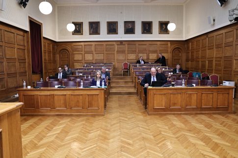 Συνταγματική Αναθεώρηση: Τα στάδια, τα κρίσιμα άρθρα και τα πολιτικά «αγκάθια» της διαδικασίας – Συνταγματολόγοι αναλύουν στο ΕΡΤnews