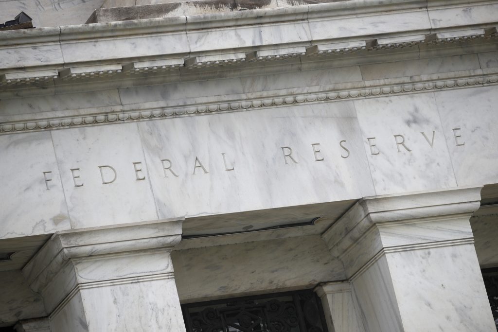 FED επί Τραμπ: Η ανεξαρτησία, η σύγκριση με ΕΚΤ και η πρόκληση των ψηφιακών νομισμάτων