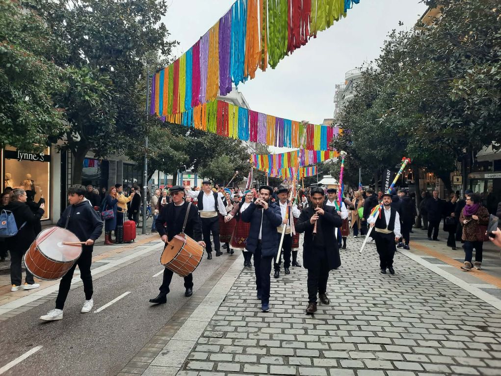 Αποκριάτικο χρώμα και παράδοση με το «Γαϊτανάκι» στις Σέρρες