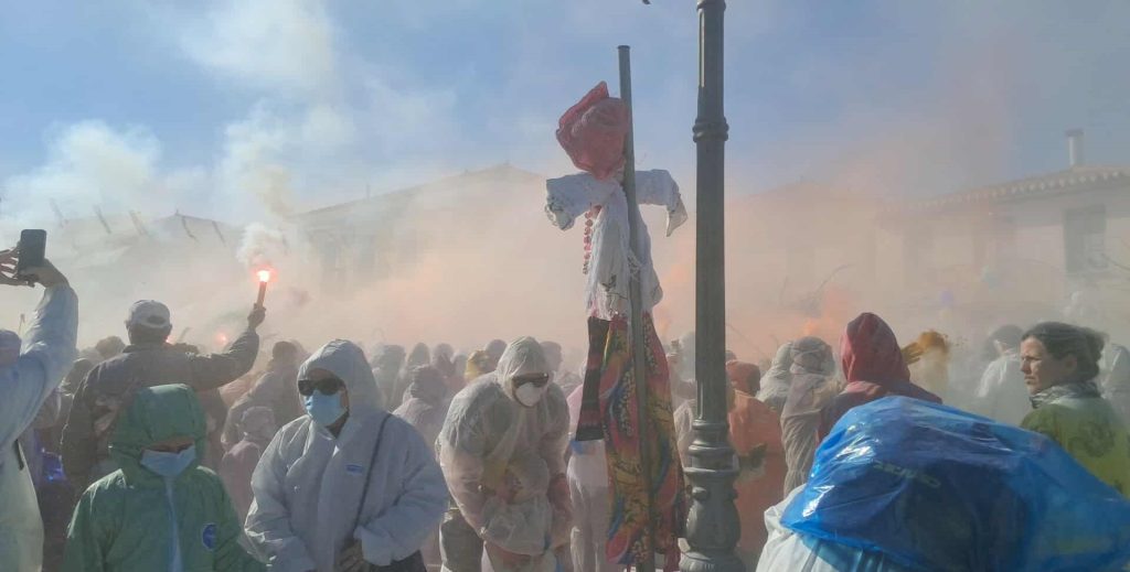 Τα Αλευρομουτζουρώματα γέμισαν το Γαλαξίδι με χρώμα