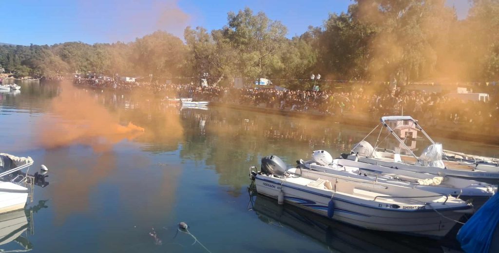 Τα Αλευρομουτζουρώματα γέμισαν το Γαλαξίδι με χρώμα