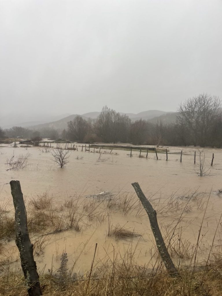 Τρίκαλα: Προβλήματα υπαρχείλισης ρεμάτων στους δρόμους πρόσβασης των κτηνοτρόφων