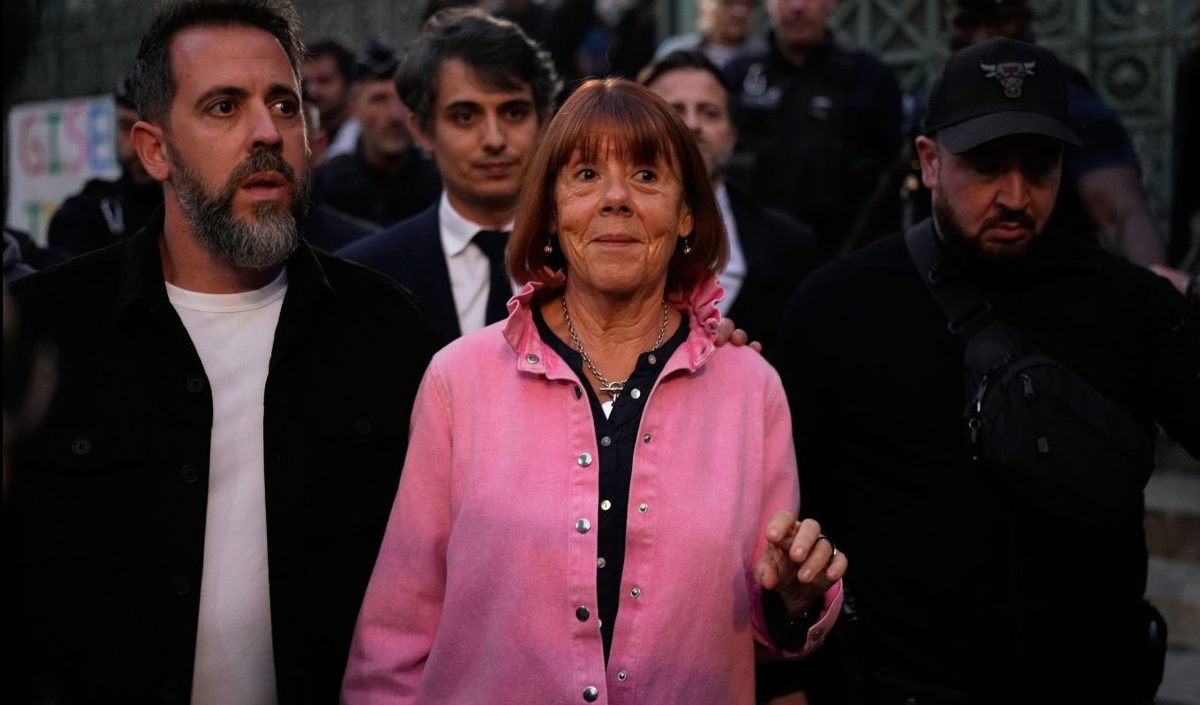 Από «πάνινη κούκλα» σύμβολο αντίστασης: Τα αποκαλυπτικά αποσπάσματα του βιβλίου της Ζιζέλ Πελικό  ​