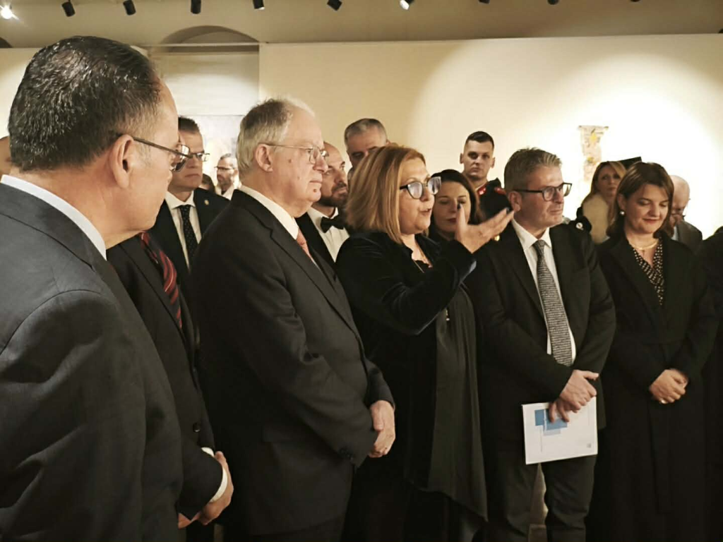 Ο Κ. Τασούλας εγκαινίασε την έκθεση «Διαχρονικές Υφές» στα Ιωάννινα: «Ένα οδοιπορικό διαρκούς έμπνευσης»