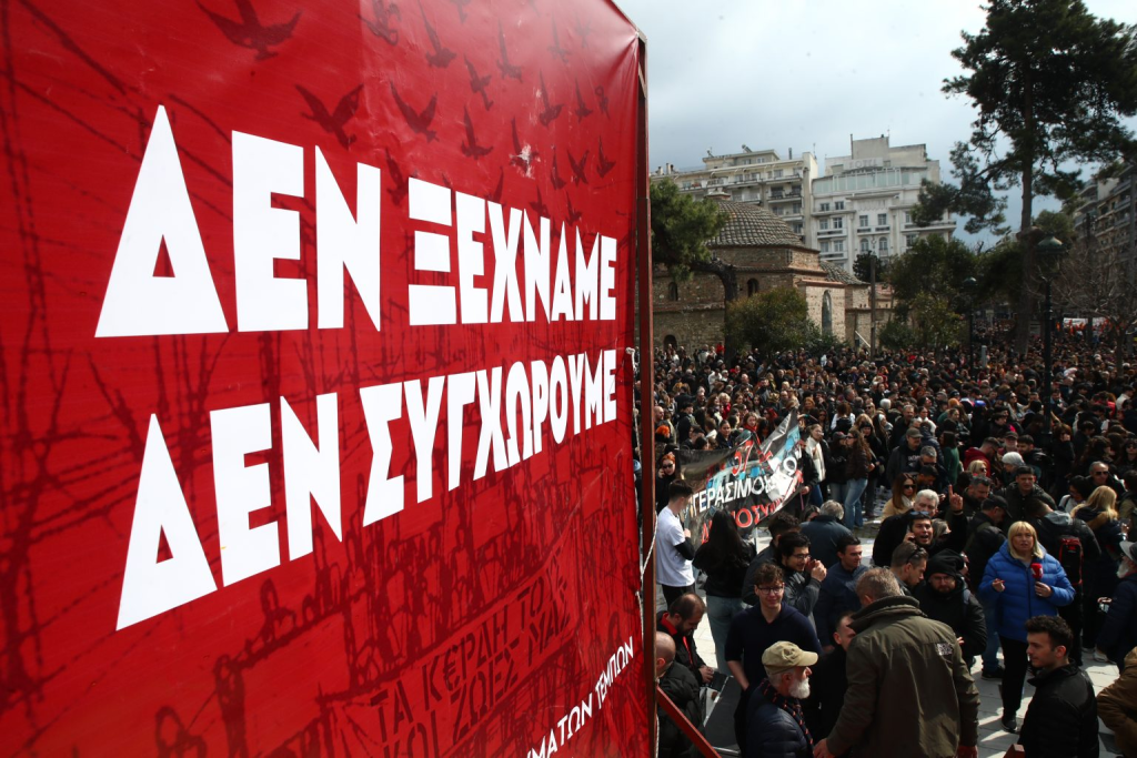 Live – Tραγωδία στα Τέμπη: Mαζικές συγκεντρώσεις και κινητοποιήσεις σε όλη τη χώρα