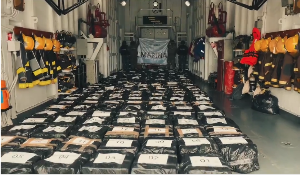 Ειρηνικός: Τόνους κοκαΐνης κατέσχεσαν ΗΠΑ και Μεξικό σε κοινή επιχείρηση – Πώς εντοπίστηκε το πλοίο με τα 188 δέματα