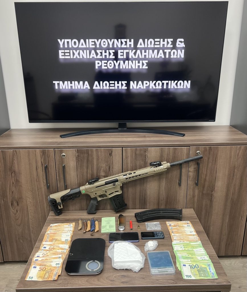 Ρέθυμνο: Συνέλαβαν επ’ αυτοφώρω 43χρονο να θάβει μισό κιλό κοκαΐνης σε χωράφι