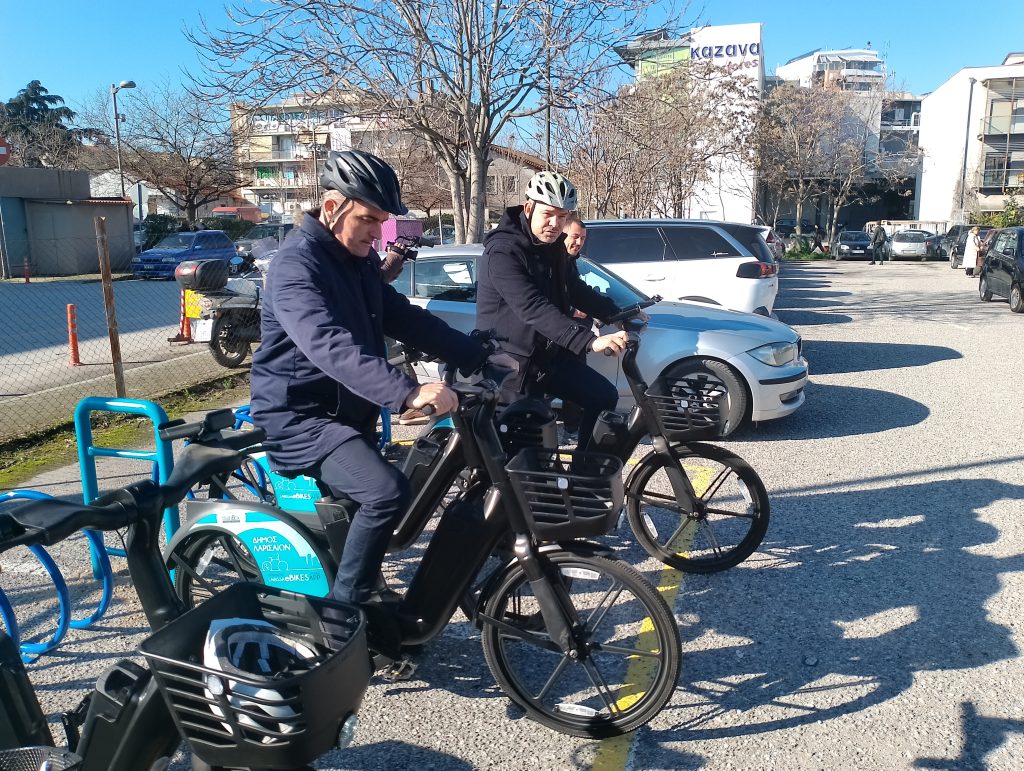 Λάρισα: 42 νέα ποδήλατα στα δημοτικά πάρκινγκ για εναλλακτική μετακίνηση στην πόλη