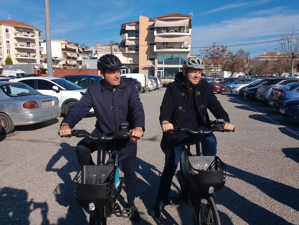 Λάρισα: 42 νέα ποδήλατα στα δημοτικά πάρκινγκ για εναλλακτική μετακίνηση στην πόλη