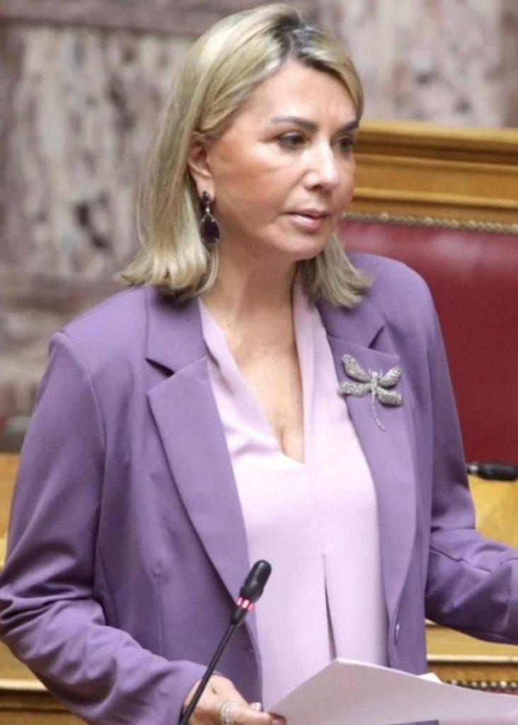 Τρεις προσλήψεις για ασθενοφόρα σε Αλμυρό και Σκιάθο