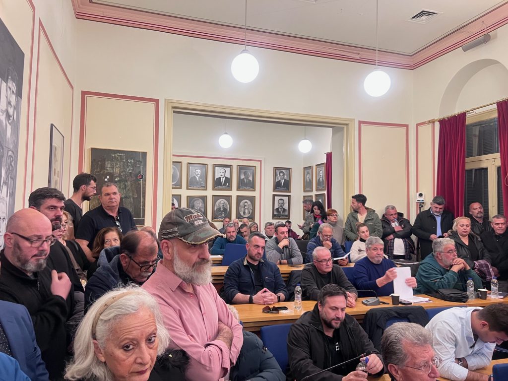 Καλαμάτα: Παρουσία κατοίκων του Ταϋγέτου η συνεδρίαση του Δημοτικού Συμβουλίου – Ζητούν ουσιαστικές λύσεις και όχι «μπαλώματα»