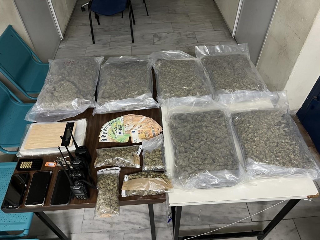 Γαλάτσι: Σύλληψη 46χρονου που διακινούσε ναρκωτικά με «βιτρίνα» κατάστημα με air condition