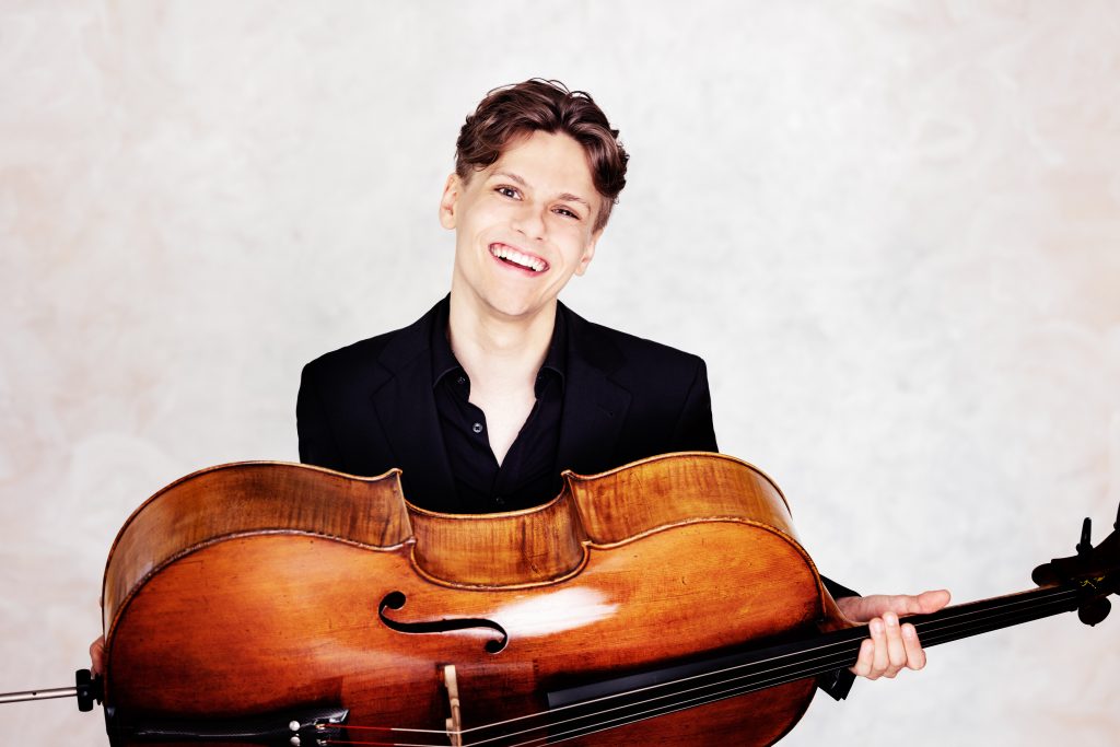 O Αυστριακός τσελίστας Jeremias Fliedl στο Ertnews: Η μουσική υπήρξε ο καλύτερος δάσκαλος ζωής που θα μπορούσα να είχα ευχηθεί