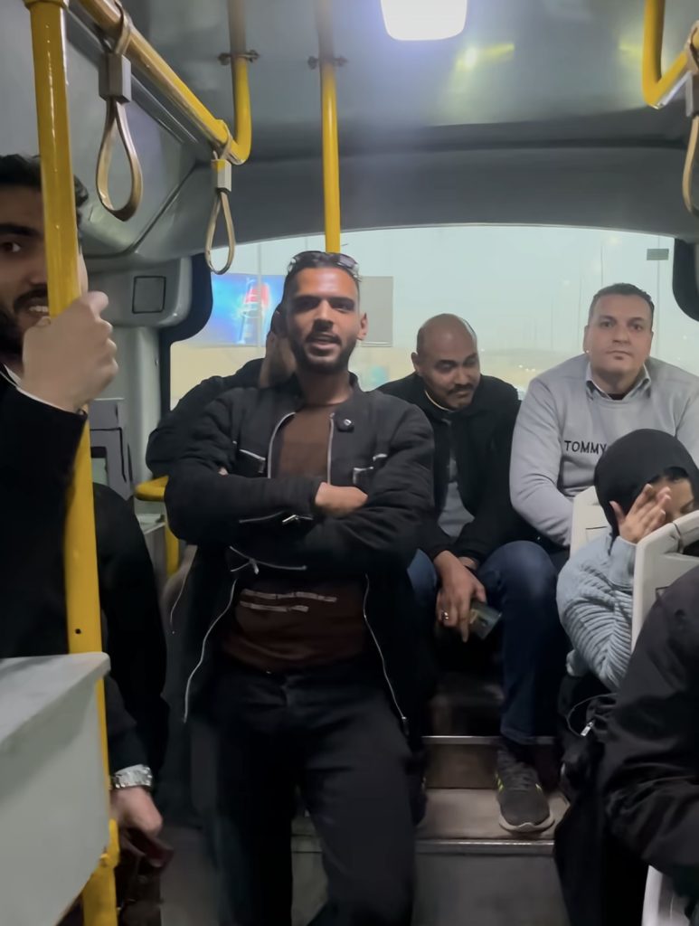 Το «κορίτσι του λεωφορείου» και η μάστιγα της παρενόχλησης των γυναικών σε δημόσιους χώρους