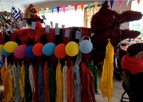 Το Κορακοβούνι σε αποκριάτικους ρυθμούς με παρέλαση, μουσική και χορό