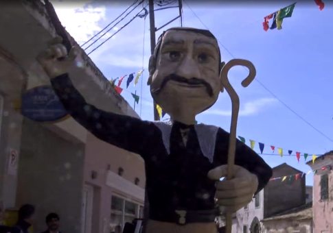 Bloomberg: Η Ευρωπαϊκή Ένωση «παγώνει» τη διαδικασία επικύρωσης της εμπορικής συμφωνίας με τις ΗΠΑ