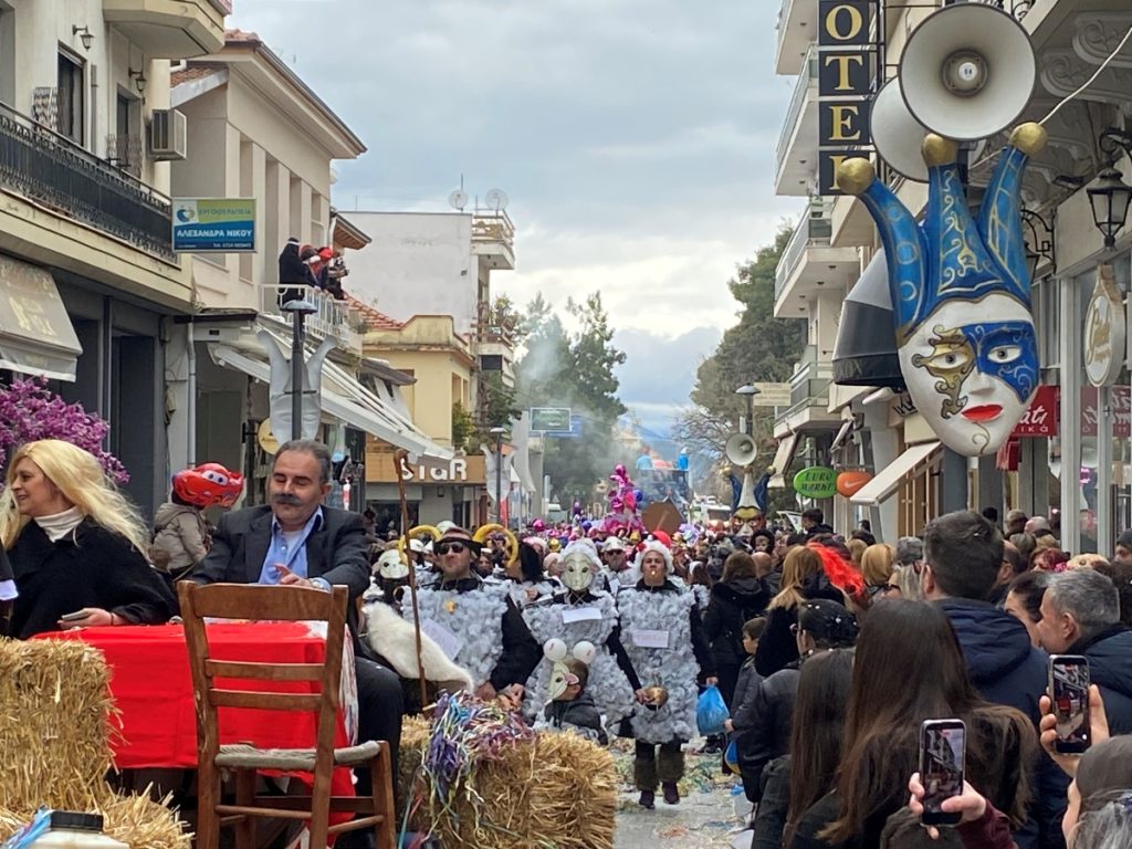 Καρναβάλι Τρίπολης: Για λίγες ώρες η καθημερινότητα τοποθετήθηκε στο περιθώριο