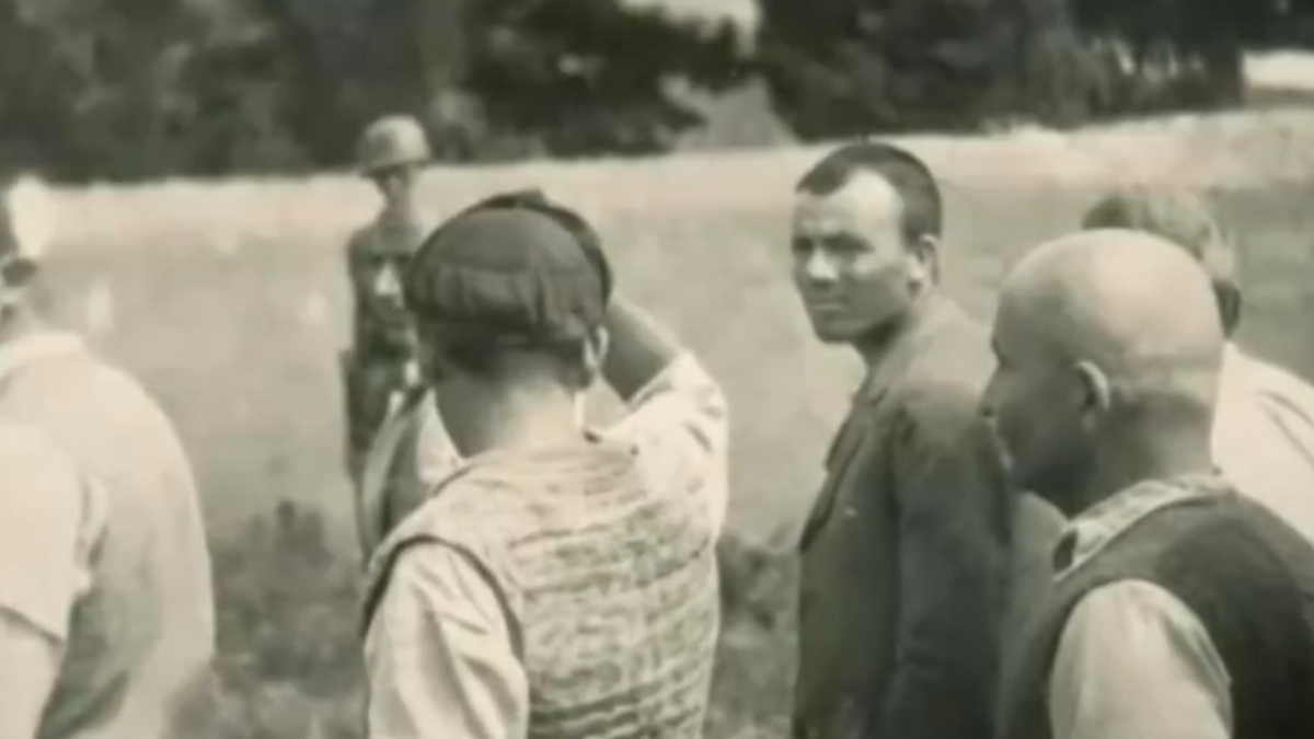 Οι πρώτες δηλώσεις του συλλέκτη στο ΕΡΤnews: «Χαρούμενος και ανακουφισμένος» για την πιστοποίηση των φωτογραφιών της Καισαριανής