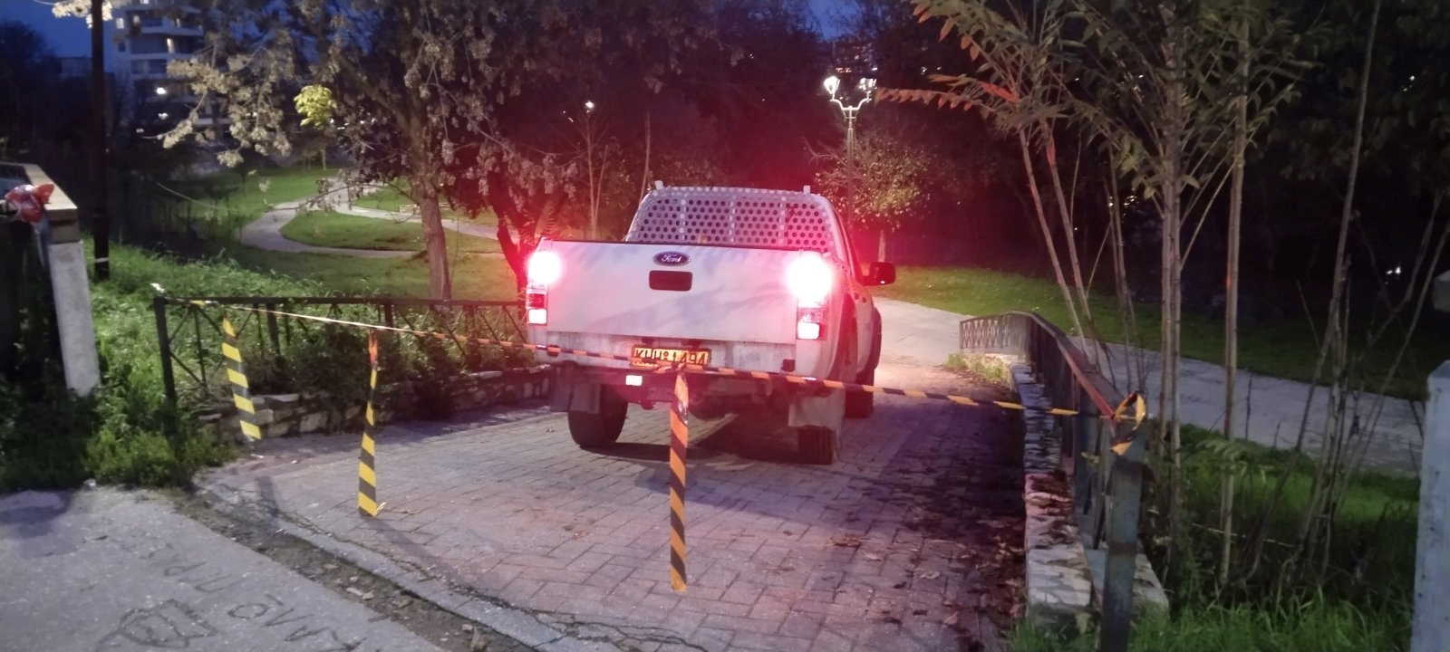 Yπερχείλισε ο Πηνειός – Έκλεισε ο Δήμος τις προσβάσεις για το κοινό στην εσωτερική κοίτη του ποταμού 