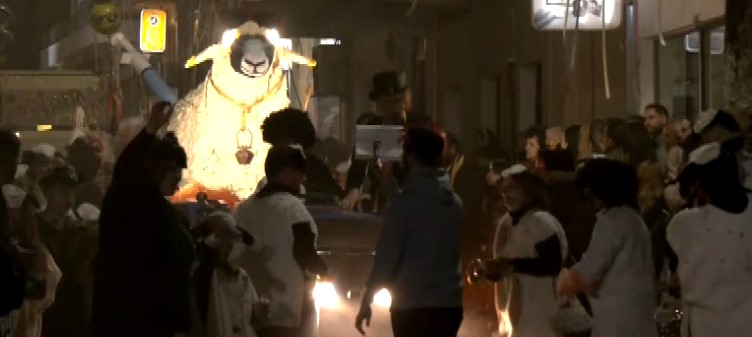 Το Κορακοβούνι σε αποκριάτικους ρυθμούς με παρέλαση, μουσική και χορό