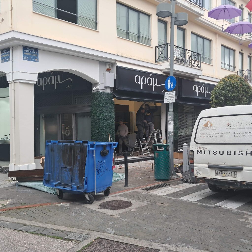 Θρασύτατη διάρρηξη στο Αίγιο – Έσπασαν τη βιτρίνα κοσμηματοπωλείου με αγροτικό