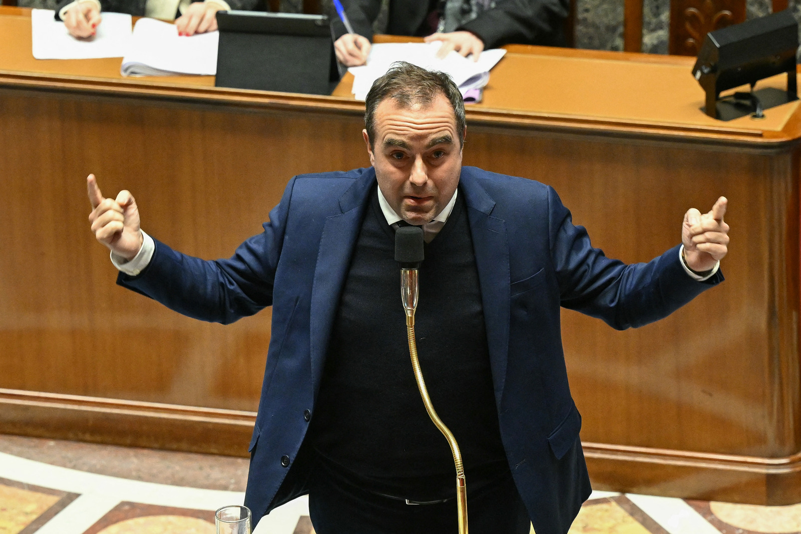 «Η Γαλλία έχει επιτέλους Προϋπολογισμό», πανηγυρίζει ο Λεκορνί 