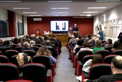 Χρυσός ο δίσκος των Κόρε.Ύδρο. «Φτηνή ποπ για την ελίτ» 20 χρόνια μετά- Το συγκρότημα χάρισε τον δίσκο στην ΕΡΤ Κέρκυρας