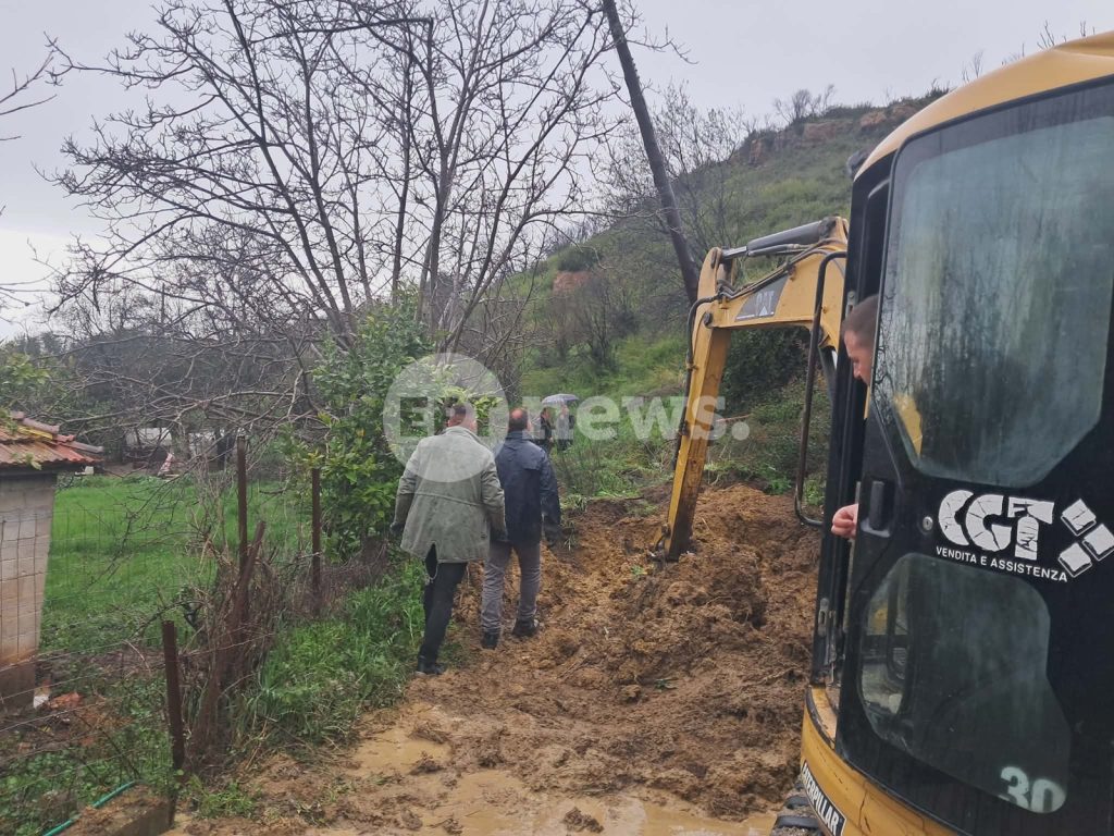 Aποκλεισμένο το Μαζαράκι Πηνείας εξαιτίας επικίνδυνων καθιζήσεων