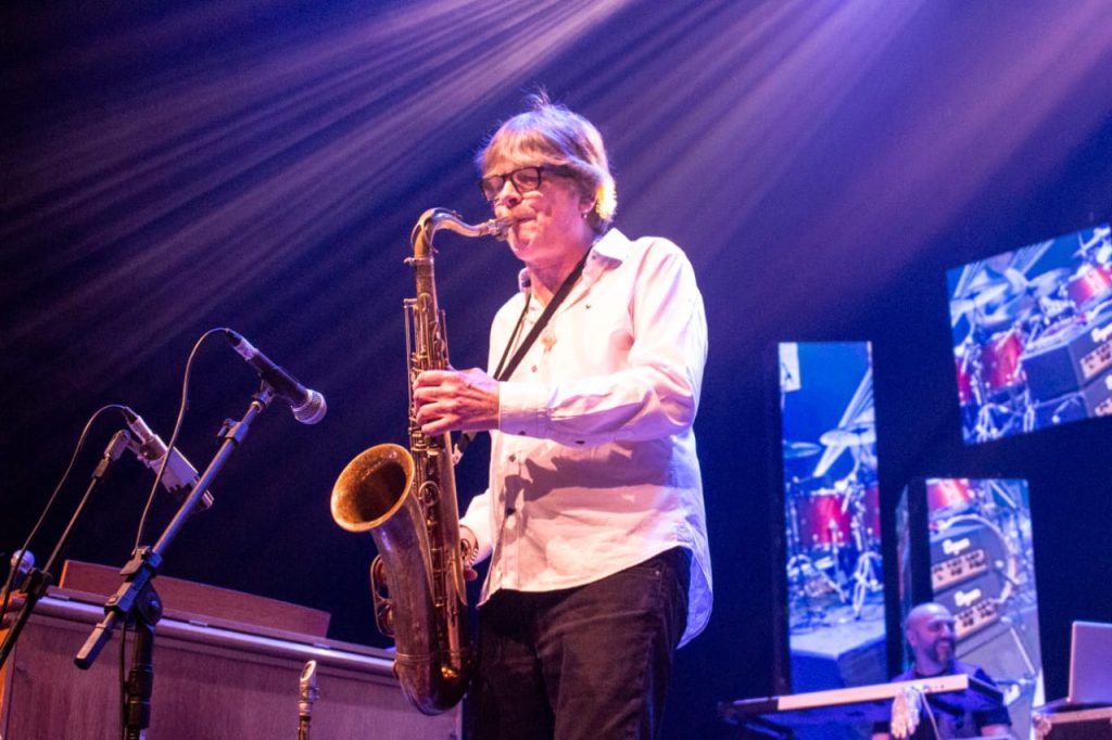 Οι Dire Straits Legacy στο ΕΡΤNews.gr λίγο πριν επιστρέψουν στην Ελλάδα: «Η ενέργεια του ελληνικού κοινού δε ξεχνιέται»