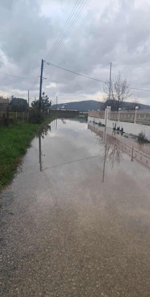 Αχαΐα: Υπερχείλισε ο ποταμός Λαρισσός – Πλημμύρισε το χωριό Μετόχι