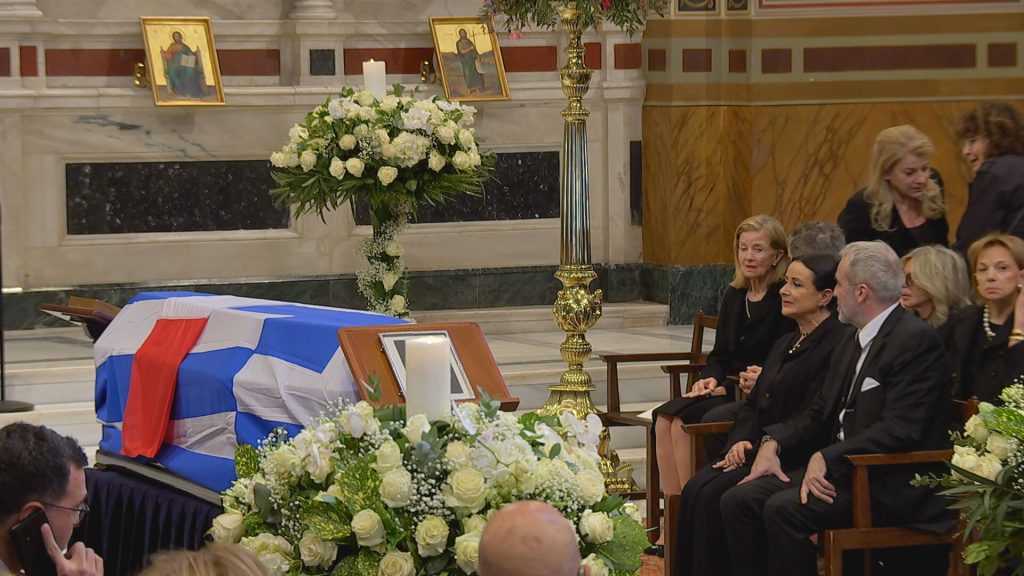 Live – Η εξόδιος ακολουθία της Ελένης Γλύκατζη – Αρβελέρ στην Ιερά Μητρόπολη Αθηνών