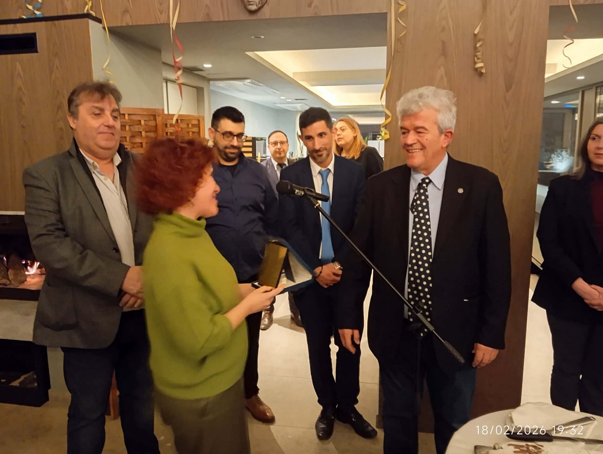 minio-sofiadi-paralamvanei-plaketa-ek-merous-alekas-house Αισιοδοξία αλλά και προβληματισμός από τους ξενοδόχους Μαγνησίας για τη νέα τουριστική χρονιά