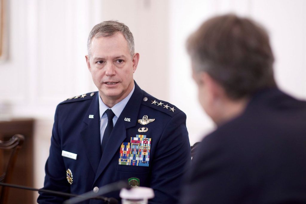 Συνάντηση Μητσοτάκη με τον Ανώτατο Διοικητή του ΝΑΤΟ στην Ευρώπη – Τι συζητήθηκε