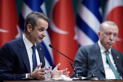 «Γελοία, ηλίθια και πολύ πολωτική»: Ο Τραμπ επιτίθεται ξανά στο Ανώτατο Δικαστήριο και απειλεί με «πολύ πιο υψηλούς δασμούς»