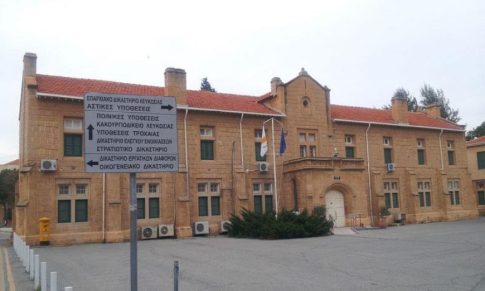 Θεσσαλονίκη: Ο τροχονόμος Ηλίας Μαλάμης ανέβηκε για τελευταία φορά στο βαρέλι της Τροχαίας