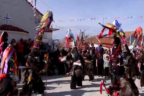 Bloomberg: Η Ευρωπαϊκή Ένωση «παγώνει» τη διαδικασία επικύρωσης της εμπορικής συμφωνίας με τις ΗΠΑ