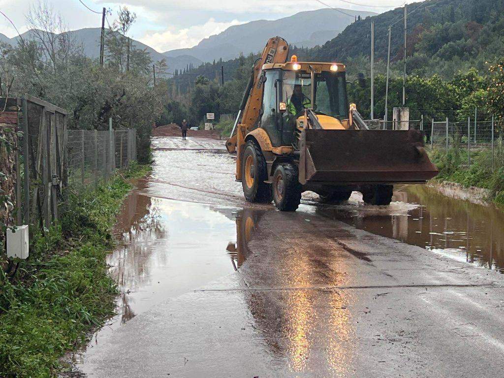 Μεσσηνία: Προβλήματα στον δρόμο Πήδημα – Αρφαρά από κατολίσθηση λόγω της έντονης κακοκαιρίας