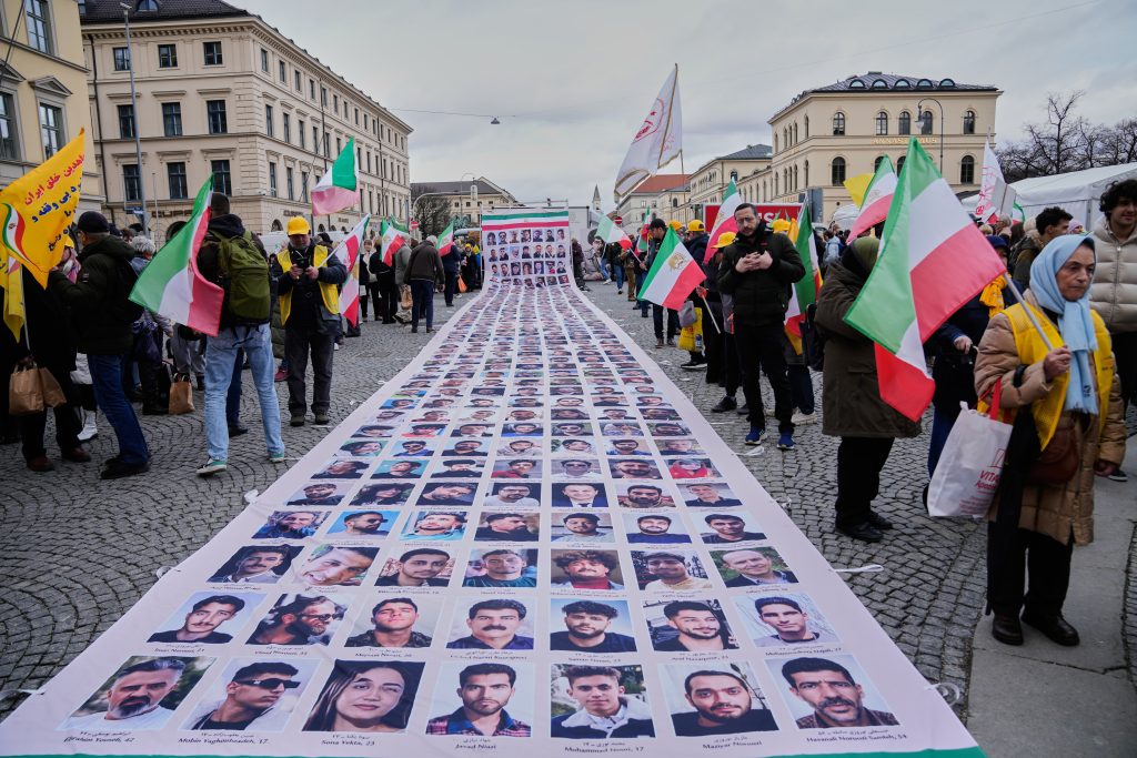 Γερμανία: Μεγαλειώδης διαδήλωση στο Μόναχο κατά των ιρανικών αρχών – Στους 200.000 οι συγκεντρωθέντες